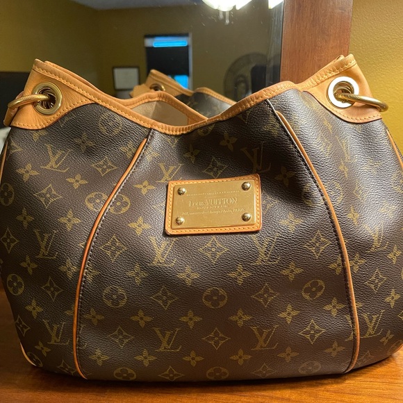 Authentic Louis Vuitton Monogram Galleria PM - Picture 1 of 16